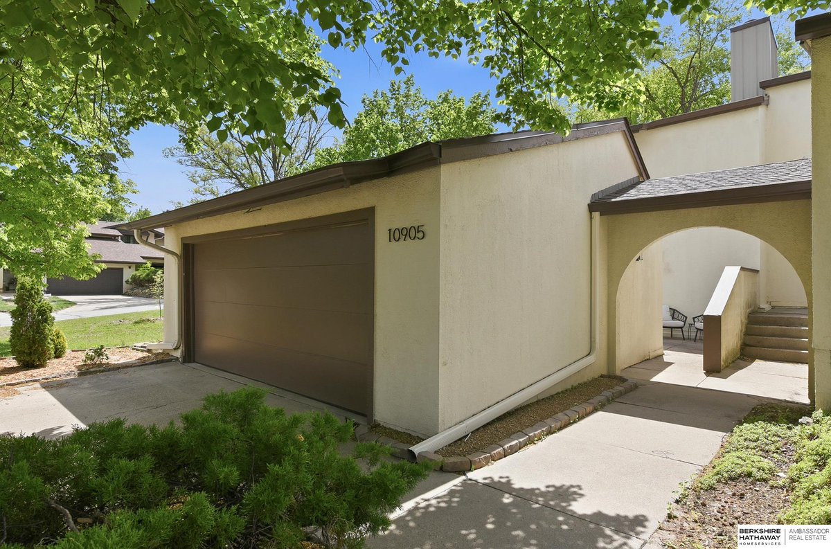 CindyKinzey's tweet photo. 10905 Saratoga Plaza, Omaha, NE, 68164
2 bed | 2.5 bath 1640 Sq. Ft.
Active | 220000
https://t.co/GQK3dXYhlA
Fully updated and move-in ready, this stylish 2-story townhome in Escalante Hills blends modern design with low-maintenance living. Enjoy quick access to Fort St, Maple... https://t.co/rzpFNuChEE