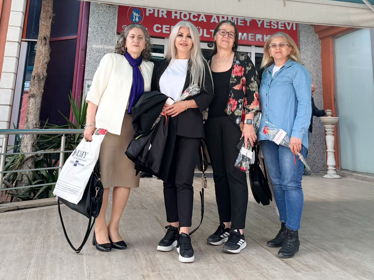LadiseHas's tweet photo. Bakırköy Cemevi Kadın Kolları ve Meclis Üyesi olarak Cem Vakfının düzenlediği Anneler Günü Programına katılım sağladık. https://t.co/o0AmlI9WVu