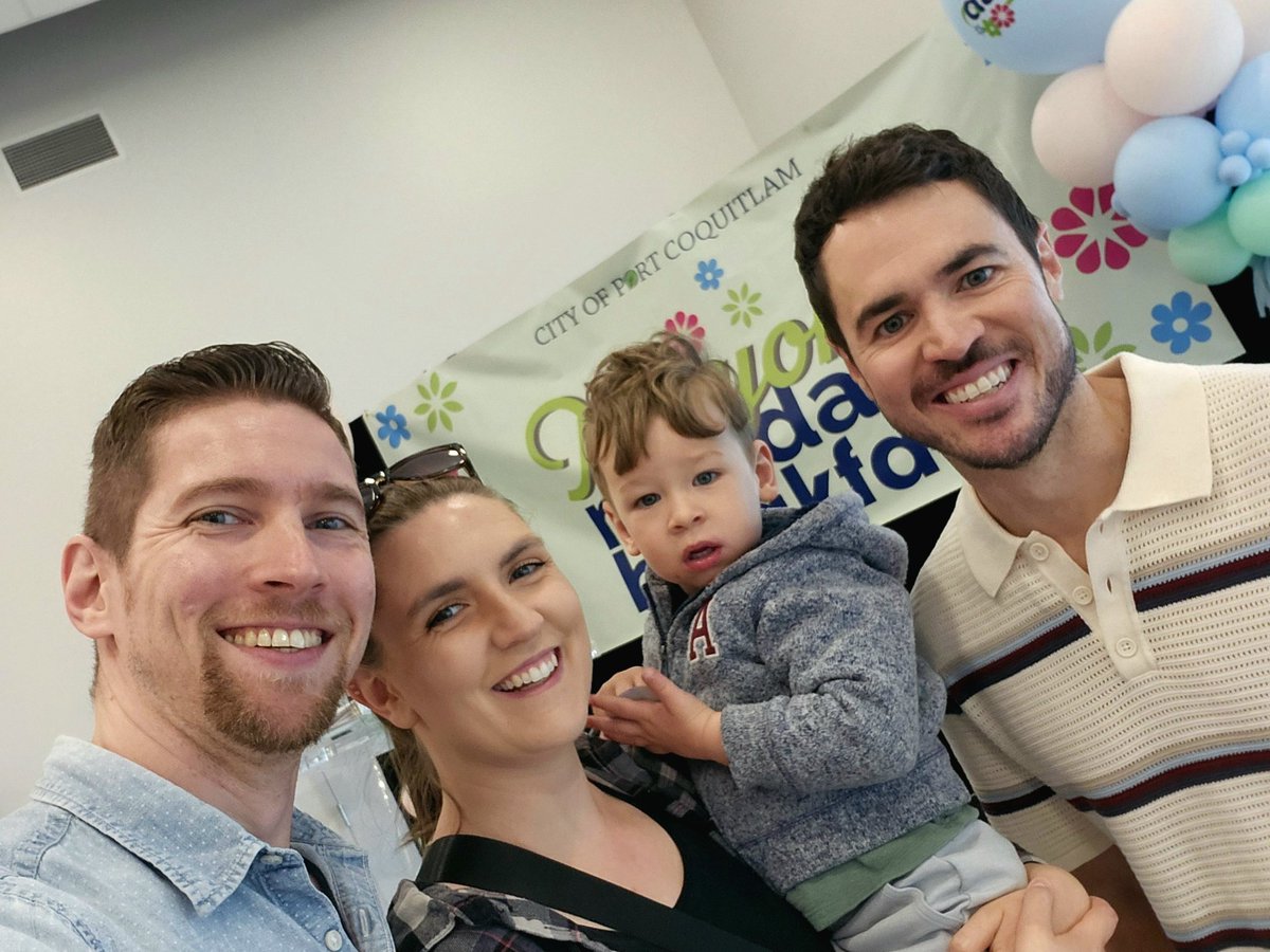 TimJamesMedia's tweet photo. Great start to the day, and the parade starts in 7 minutes! #portcoquitlam https://t.co/CBw35g6Iek
