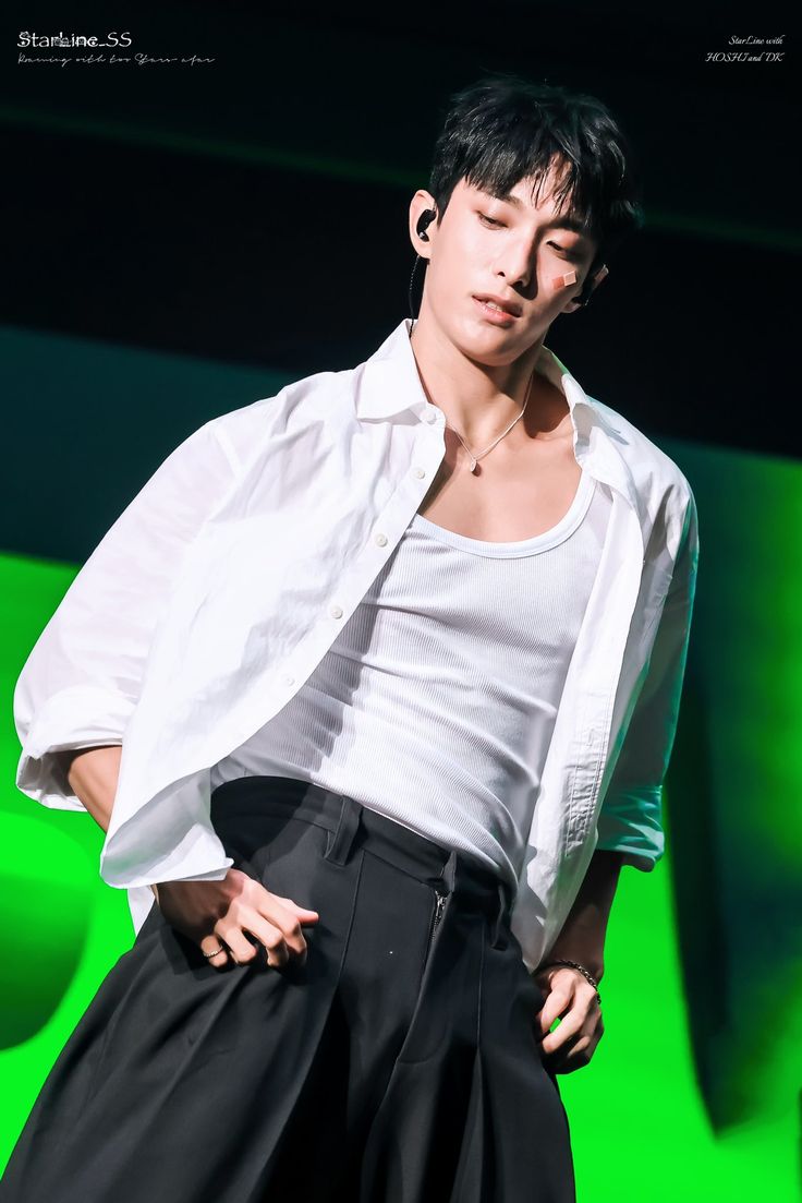 hourly dokyeom tweet media
