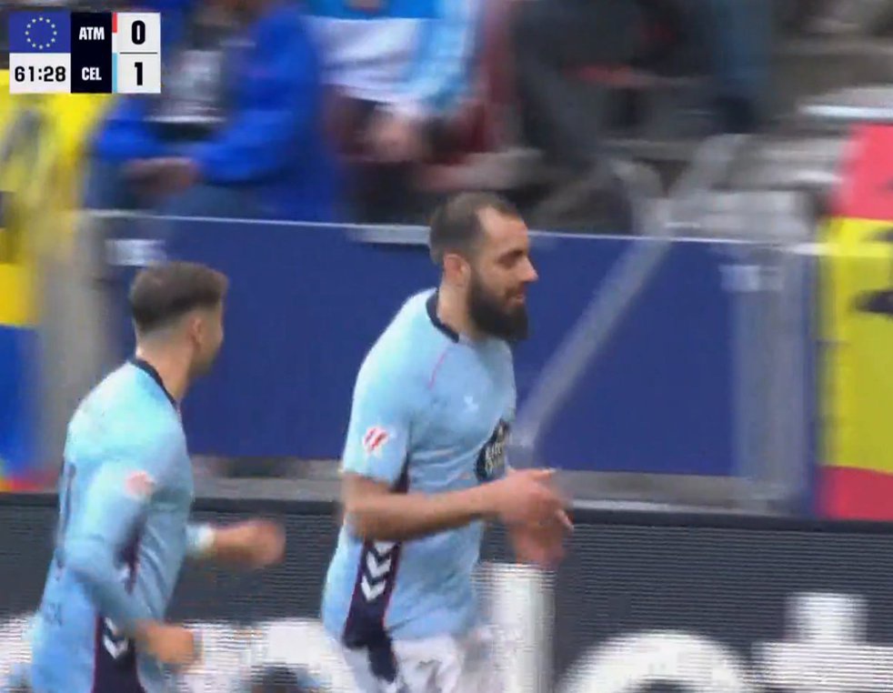SeleccionRojita's tweet photo. Bah! Qué golazo acaba de hacer Borja Iglesias. 😲🔝

3a jornada seguida marcando.

18 goles (14 en Liga). https://t.co/BR1a5IA8XQ