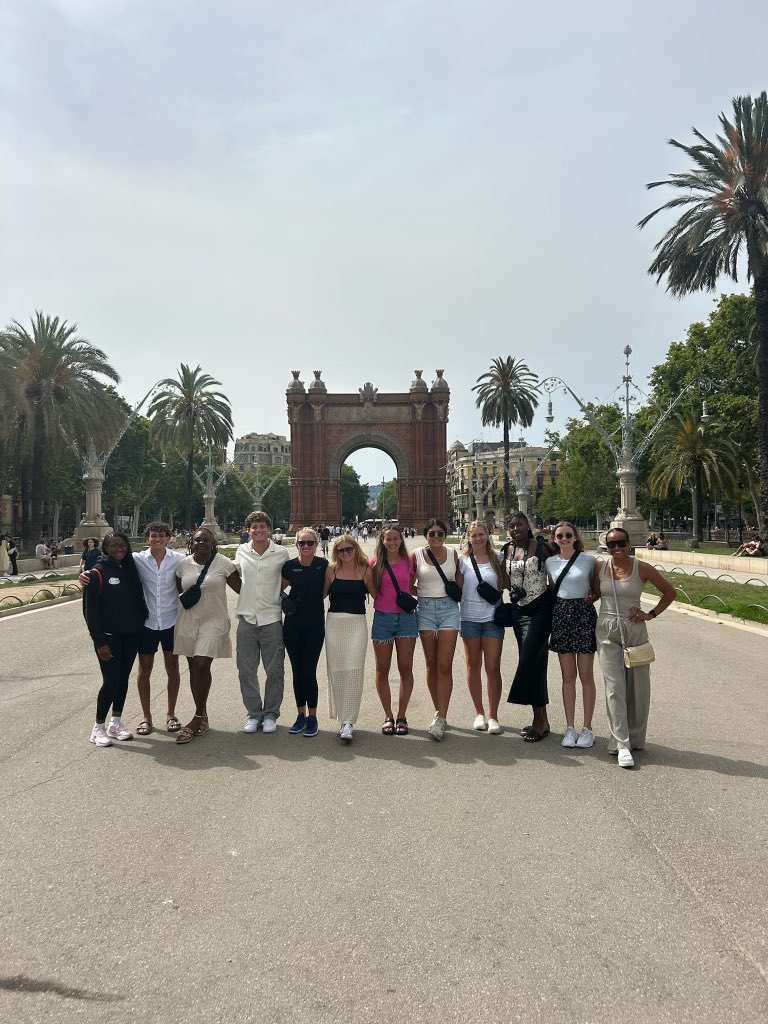 GatorsExp's tweet photo. Europe Day feels extra special when we flash back to GatorsLead Global Spain 2024 🇪🇸🌍 Grateful for the memories, the leadership, and the global connections that brought us closer together. #EuropeDay #GatorsLead https://t.co/Vene8WImHl
