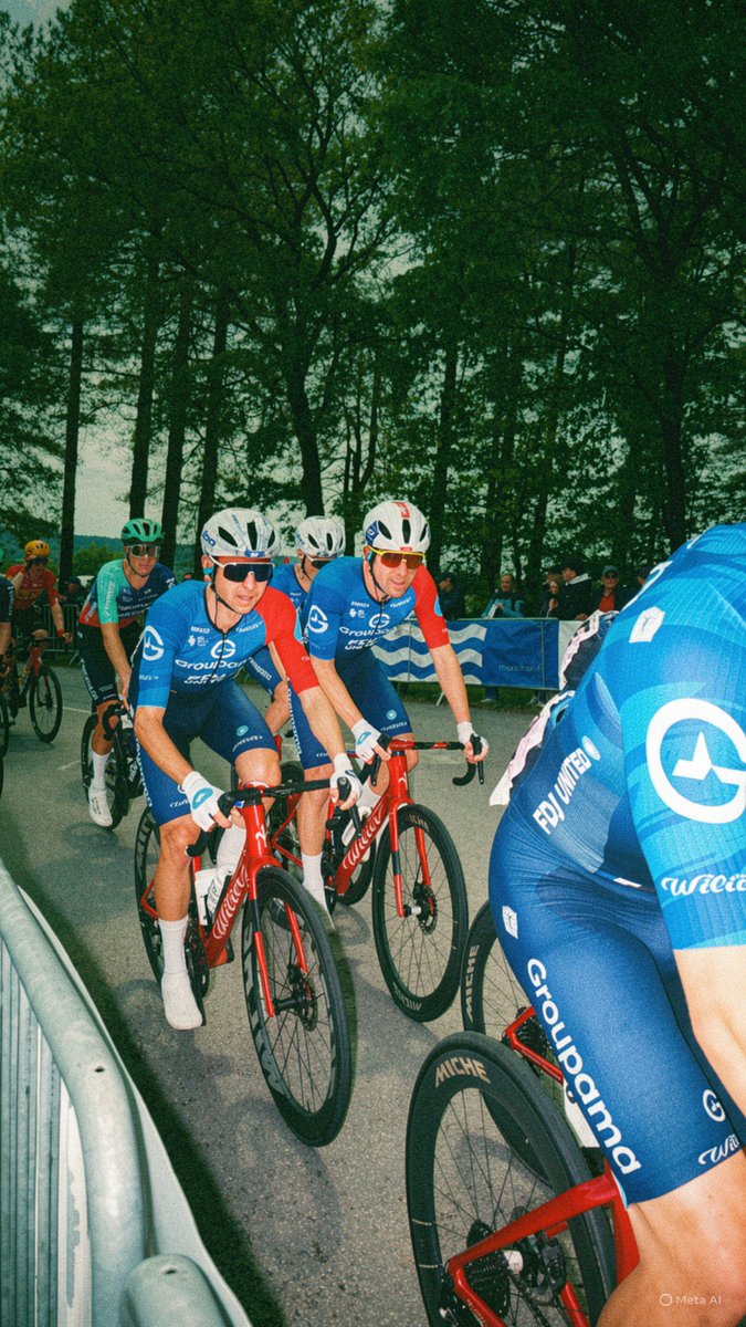 Evezhieg's tweet photo. La gaude au plus mal, des watts et du bon temps. Plumelec the place too be as usual https://t.co/LYfjsWmtsp