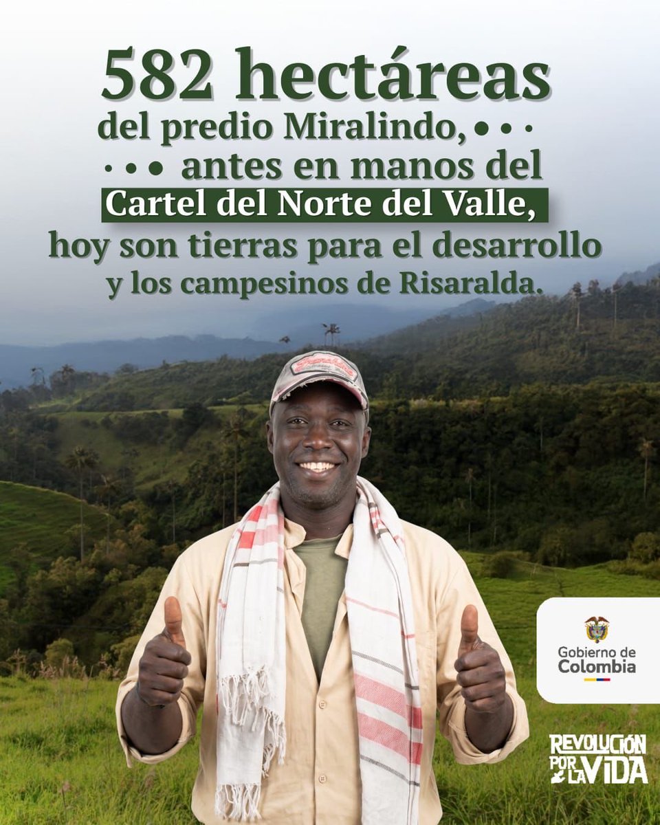 JeanGomez97's tweet photo. La tierra cambia de historia cuando pasa a manos de quienes la trabajan y la cuidan.

Hoy, comunidades campesinas, mujeres rurales y víctimas del conflicto reciben nuevas oportunidades para sembrar futuro en Risaralda.

#ConDignidadCumplimos #ReformaAgraria https://t.co/dLIXCNhz8J