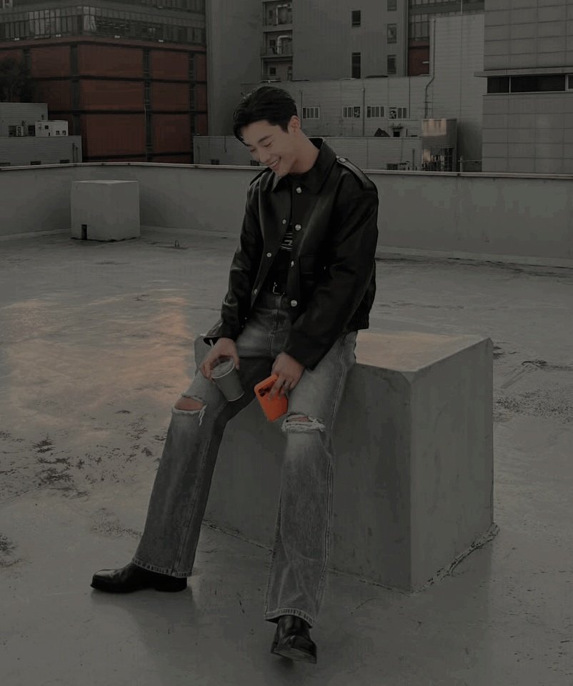 1stoctoberday's tweet photo. ㅤㅤ
ㅤㅤㅤㅤㅤㅤㅤㅤ﹫ㅤ𝗰𝗽𝘁.𝗸𝗶𝗺.𝗱𝗼𝗻𝗴𝘀𝘂𝗻 :

ㅤㅤㅤㅤㅤㅤㅤㅤ" first time wearing ripped jeans 👍 "
ㅤㅤ https://t.co/z5d3bKLEFE