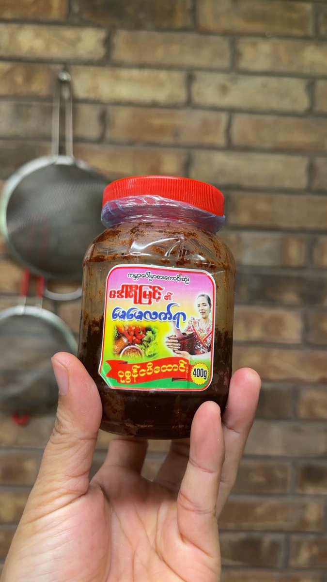 ngaidi1's tweet photo. Why is this so freaking delicious? 🤤 Been eating this shrimp paste with veggies for 3 days straight. Spicy as hell but I can’t stop 😭 Got a doctor’s appointment next week hope they don’t find only shrimp paste in my bloodstream😜#shrimppaste 🥵 https://t.co/uEQHnxLWiD