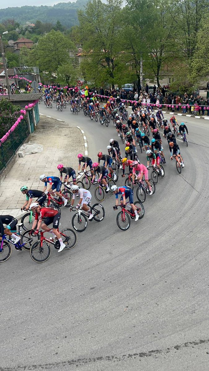 borascout's tweet photo. Включихме се в Бяла за украсата за Giro d’Italia. Скаути и вълчета изрисуваха буквите на клуба, изиграха хореография и преживяхме най-гледаното велосъстезание със секунди ефир, цял ден емоции и спомени за цял живот.

#ReadyForLife
#ГотовиЗаЖивота

#ReadyForTheWorld
#ГотовиЗаСвета https://t.co/rDCVcJfbld