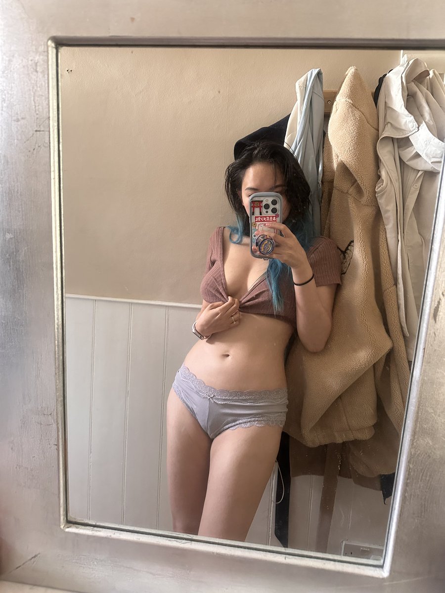 HSugarCookie's tweet photo. Sometimes I miss the days everyone made vague faux profound status updates. Things like “sometimes life gives you lemons but you’re allergic to lemonade” or whatever. It was cringe sure but the internet was a nicer place back then https://t.co/9kxG0iNqwD