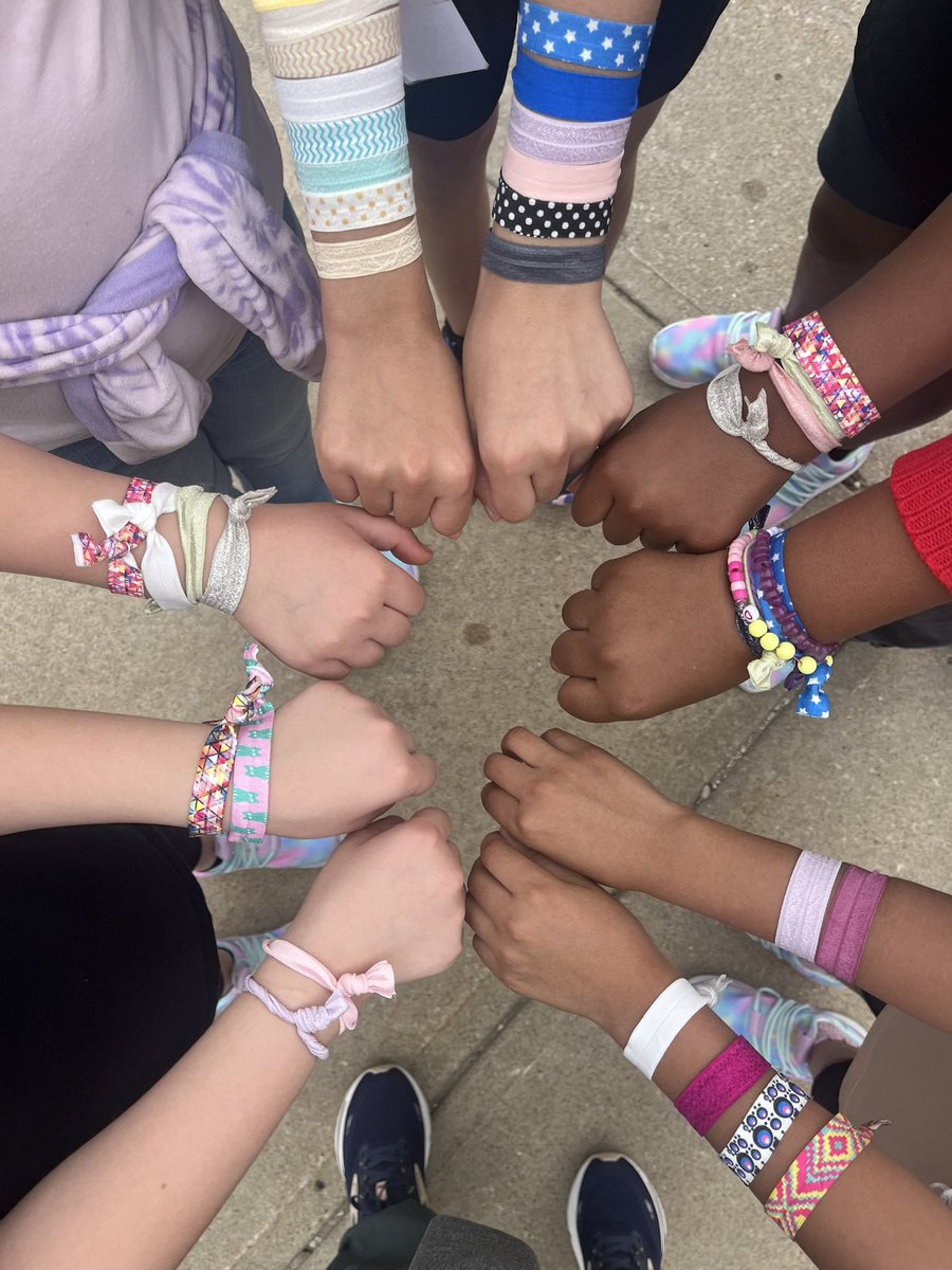 meverist's tweet photo. Another great season @GOTRKC !! Thank you to our generous donors that sponsor our team @KCPS_Rogers !! We all finished the 5K &amp; had smiles on our faces! 😎🏃‍♀️@kcps @umcresurrection https://t.co/zAUZbN2i8I