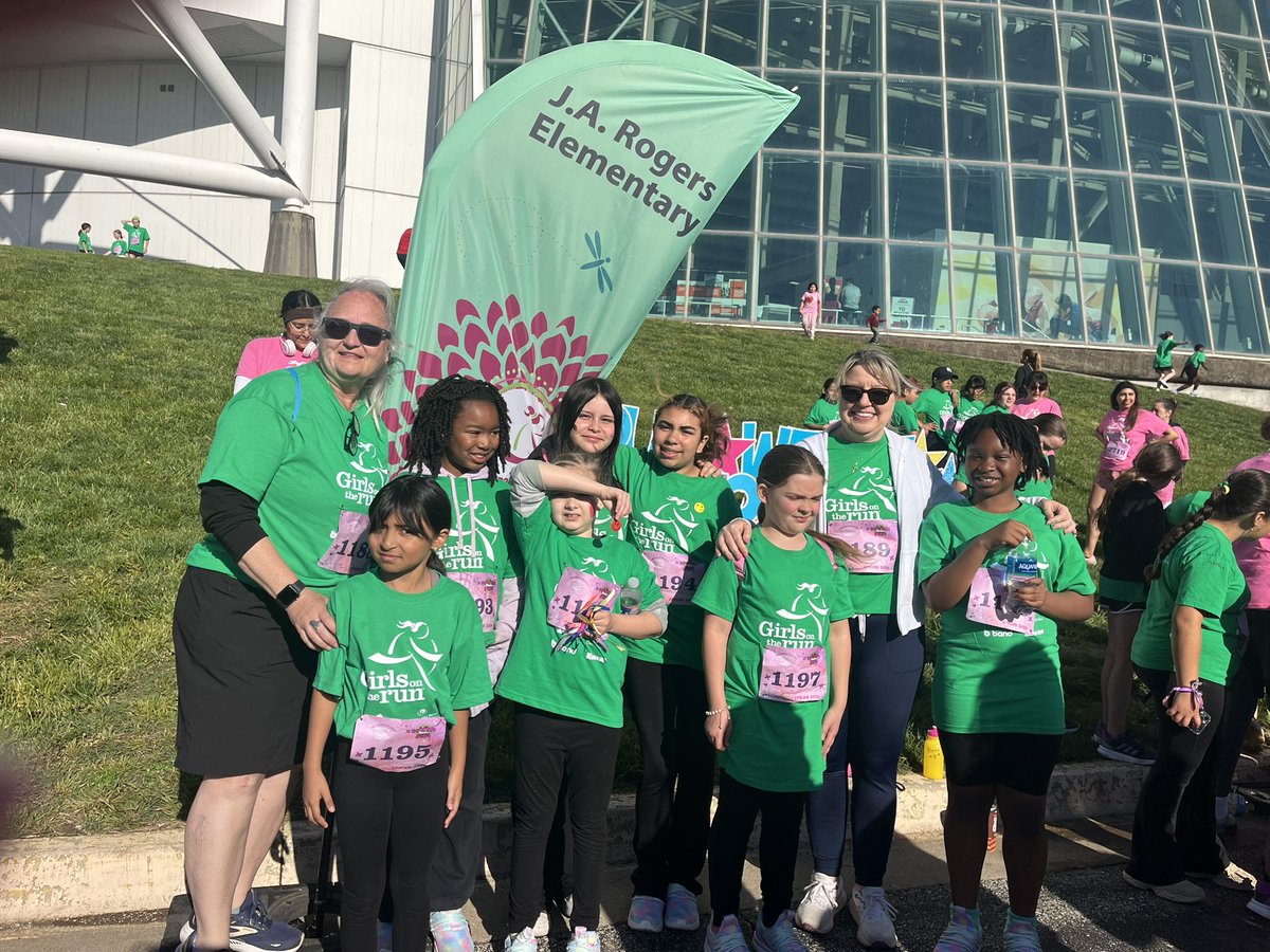 meverist's tweet photo. Another great season @GOTRKC !! Thank you to our generous donors that sponsor our team @KCPS_Rogers !! We all finished the 5K &amp; had smiles on our faces! 😎🏃‍♀️@kcps @umcresurrection https://t.co/zAUZbN2i8I