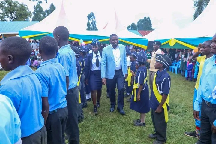 RevIsaacMutuma's tweet photo. Joined PS Gitonga Mugambi in Nkuene Ward for the Kaubau Comprehensive School fundraiser.
Education is our best investment. We’re proud to support our children’s future through school renovations and our ongoing ECDE fortified porridge feeding programme. 📚🥣
#BuildingMeruTogether https://t.co/3qADD7Wnew