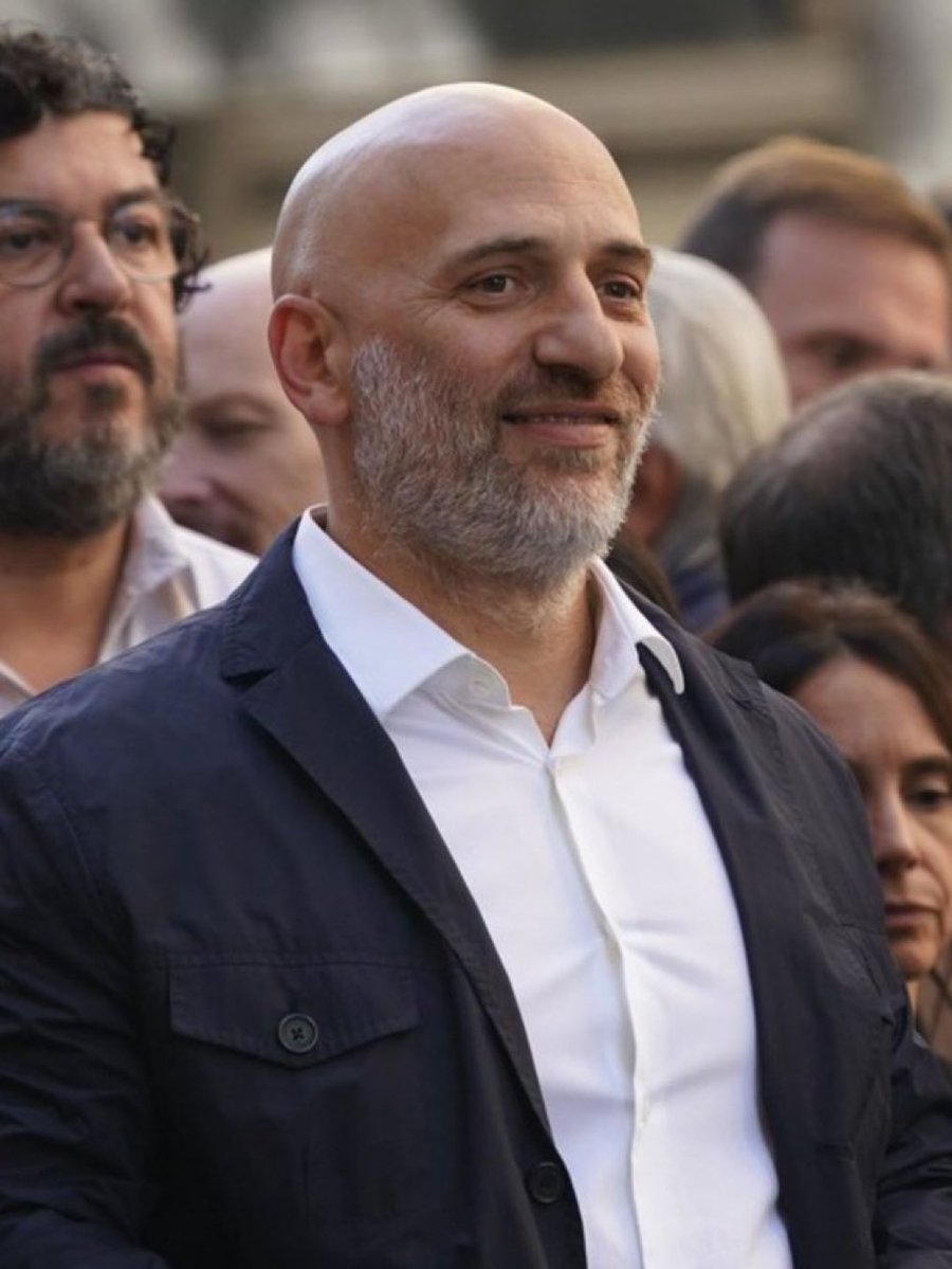 Esta es la cara de un tipo que tiene retenido el dinero ya girado por nación para financiar la marcha y quedarse con el 95% del botín, dejando que mueran las universidades de Córdoba, Cuyo y Resistencia.