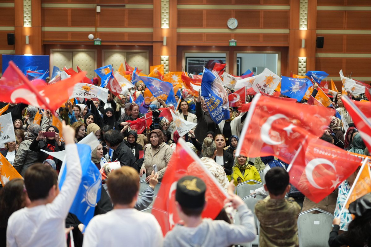 salihademirer's tweet photo. İstanbul’un her mahallesinde aynı inançla çalışmaya; milletimizle omuz omuza yürümeye devam edeceğiz.

Çünkü bizim hikâyemiz henüz bitmedi; asıl şimdi başlıyor.

İl Danışma Meclisimize katılan, salonumuzu heyecanı ve coşkusuyla dolduran tüm kıymetli teşkilat mensuplarımıza gönülden teşekkür ediyorum.