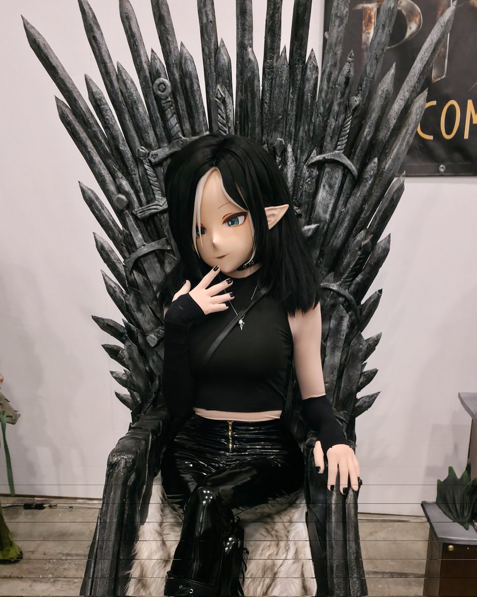 Don't mind the ominous throne, dear soulborn~ 👑 I promise that