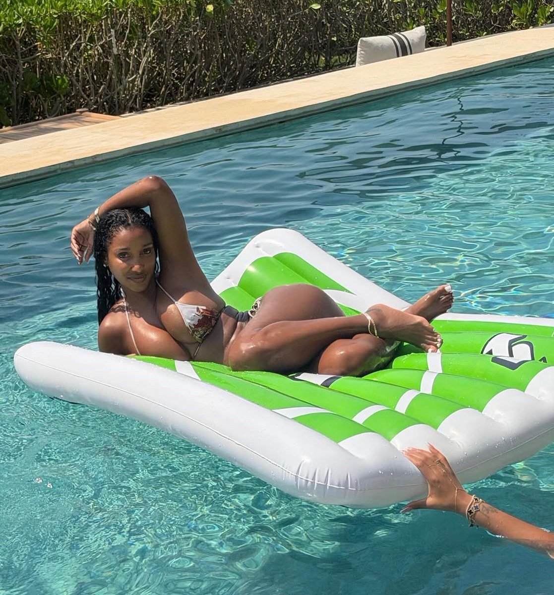 Babess_xx's tweet photo. Bernice Burgos is aging backwards at this point. https://t.co/n3ERUCbVqs