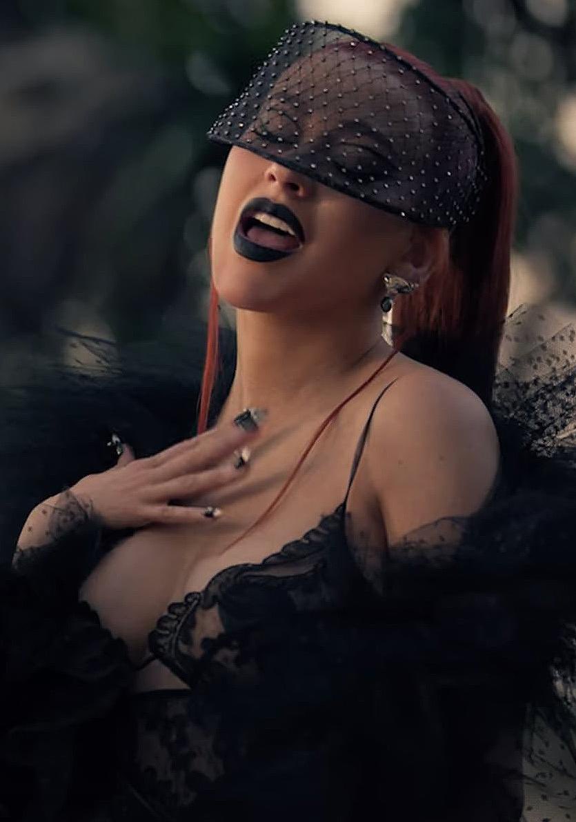 thextourlive's tweet photo. 💔|  “Somos Nada” de Christina Aguilera duele distinto cuando entiendes la letra de verdad.… solo una voz rota contando algo que muchos alguna vez sintieron. 🎹✨

🎶✨ “AGUILERA” merece ser escuchado una y otra vez. Voz, pasión y sentimiento en estado puro. ❤️ https://t.co/4CwejTUn51