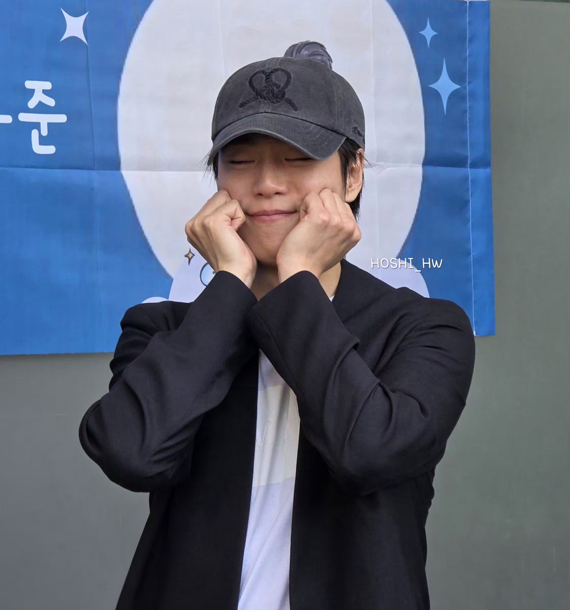 Hoshi_HW's tweet photo. 250509 뼈의기록 막공 퇴근길 https://t.co/TG4VOFKoHX