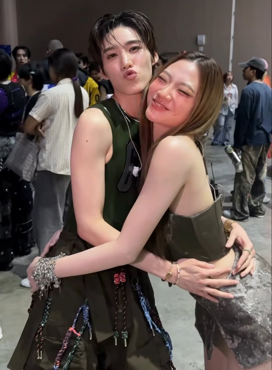 คุณลู่ tweet media