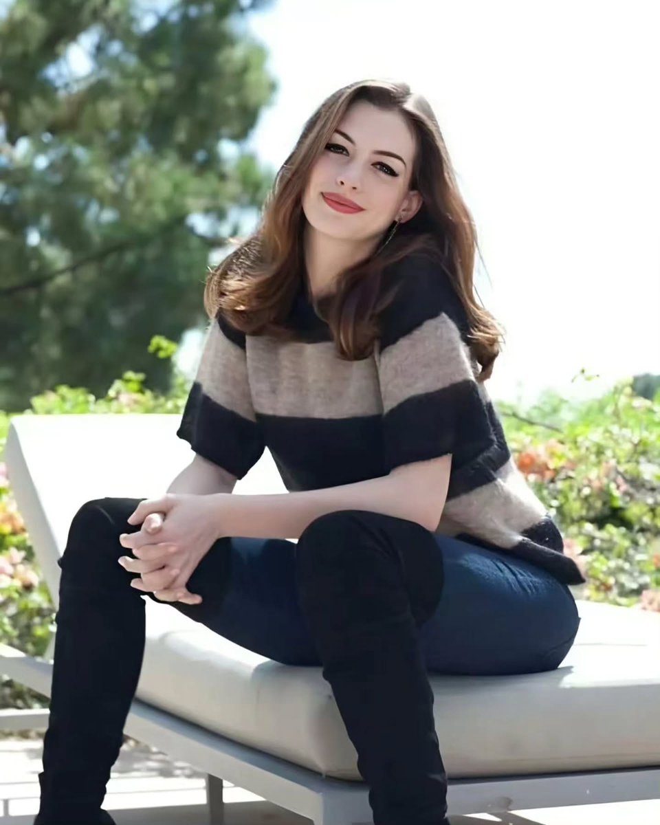 sparkles642028's tweet photo. Anna Hathaway https://t.co/1lgDmQ45B9