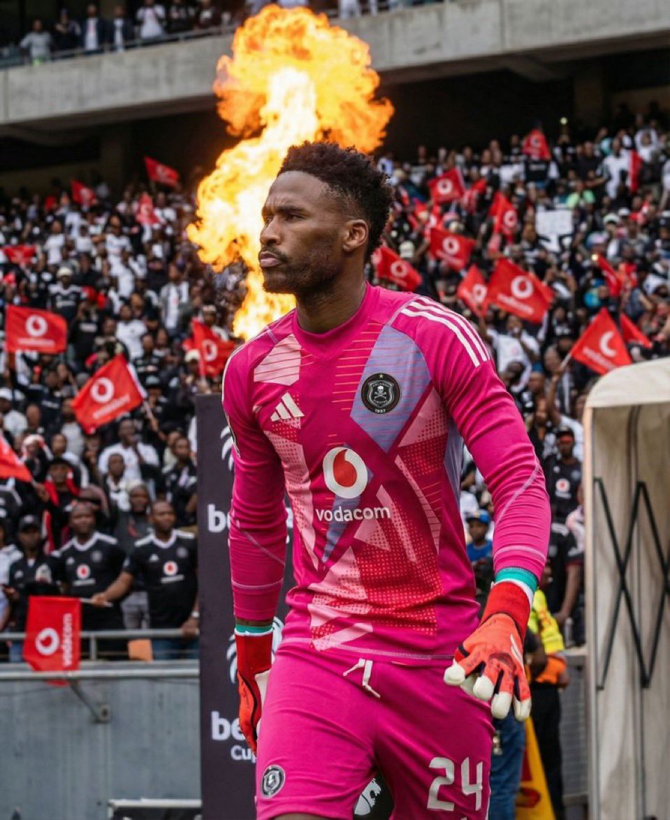 gowntv's tweet photo. Breaking the PSL clean sheet record is not luck ๐ญ๐ฅโฝ
Big respect to โ ๏ธSipho Chaineโ ๏ธ honestly. Consistency and focus all season ๐๐พ
#orlandopirates #psl #betway #betwayprem #betwaypremiership #psl #macg https://t.co/w6LXTK1uSm