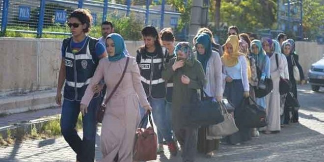 hicretehayatvar's tweet photo. Anneleri bebekleriyle cezaevine gönderdiniz ya, bu ayıp da günah da 7 neslinize yeter!

AnnelerGününde AnnelerHapiste https://t.co/jxxkORs3wR