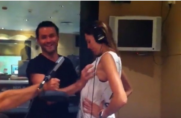 DonYuano's tweet photo. @jotajordi13 A tu mujer si que le aplaudían el culo tus compañeros . https://t.co/tyfPJ7hRPo