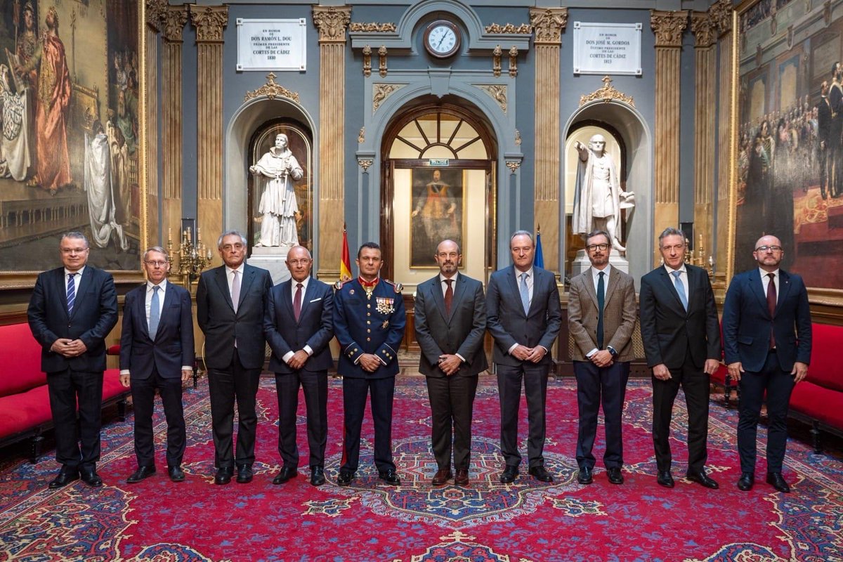 ItalyinSpain's tweet photo. Con motivo del #DíaDeEuropa el embajador @giuseppbuccino asistió en el @Senadoesp al concierto conmemorativo de la @GR_GuardiaReal.

#Italia cree en una #Europa unida, capaz de afrontar los retos globales y de proteger los valores comunes de #libertad, #solidaridad y #democracia. https://t.co/UFHSHjZpvT