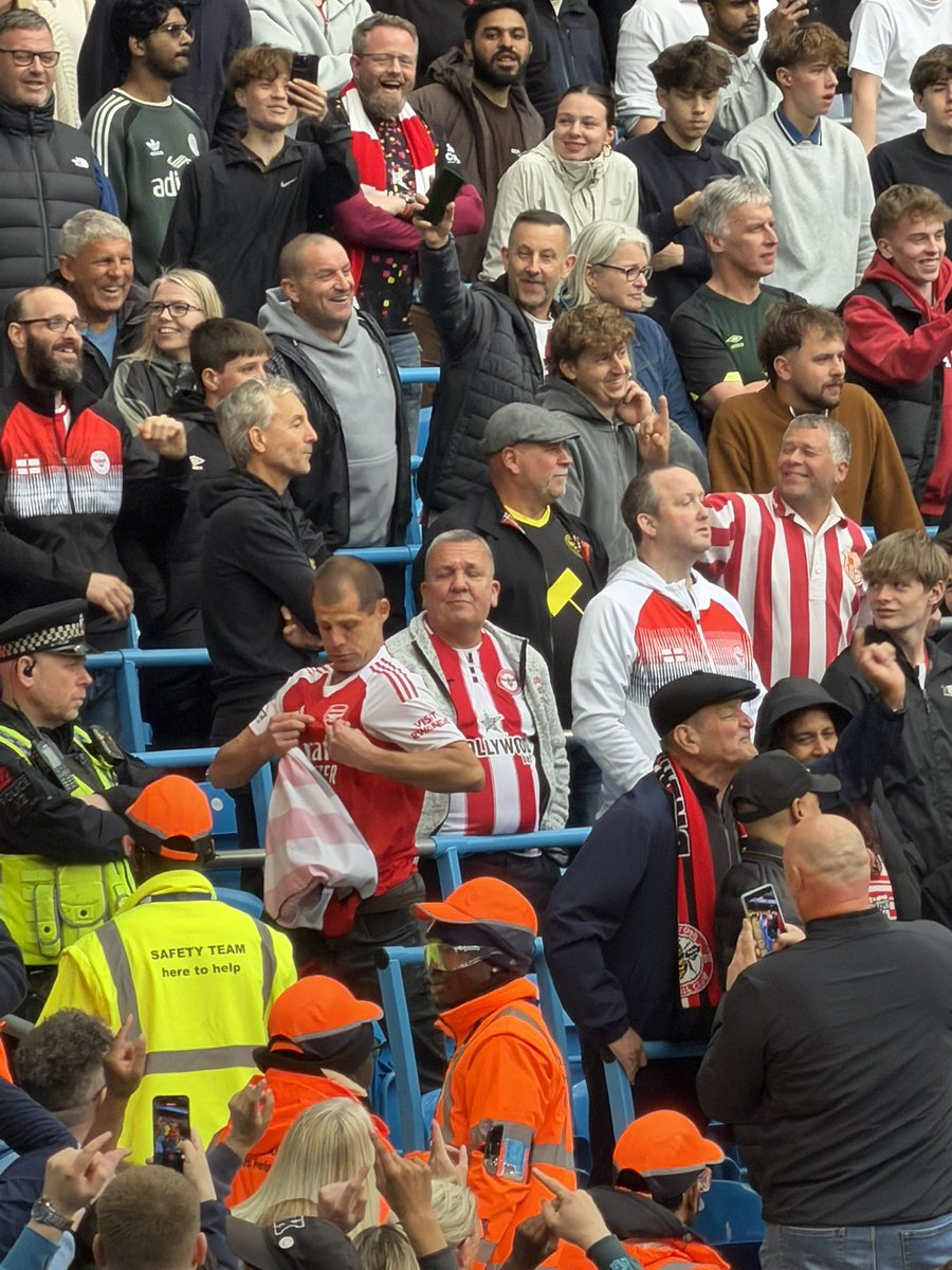 Weird ass Arsenal fan in the Brentford end. Strange, strange club.