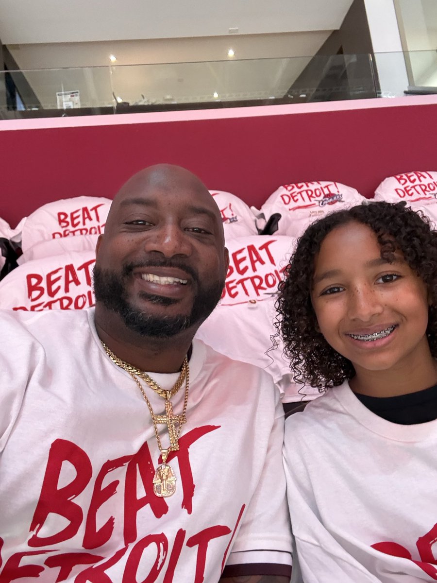 darrenjwill's tweet photo. @cavs let’s go Cavs #letemknow  #beatdetroit https://t.co/JpxZUroiyu