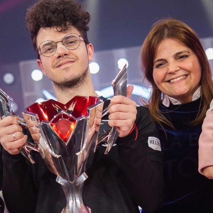CBLOL's tweet photo. Àquelas que acreditam e sempre acreditaram - das primeiras ranqueadas ao palco do #CBLOL

Feliz Dia das Mães 🥰 https://t.co/P8LRbERPcK