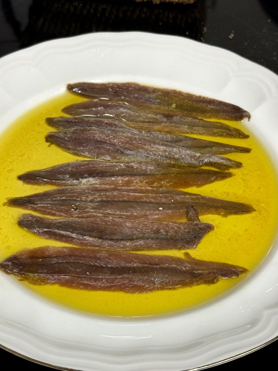 MisterEspeto's tweet photo. Aperitivo O’Clock (extended version): anchoas de Primavera de López, presa ibérica de Dehesa de los Monteros, queso de oveja de leche cruda de Pedro Paquillo e Hijos (La Solana), bloc de foie de oca de la Maison Argaud y cecina de vaca de Entrepeñas. Día de calma antes de la tormenta en #CanEspeto