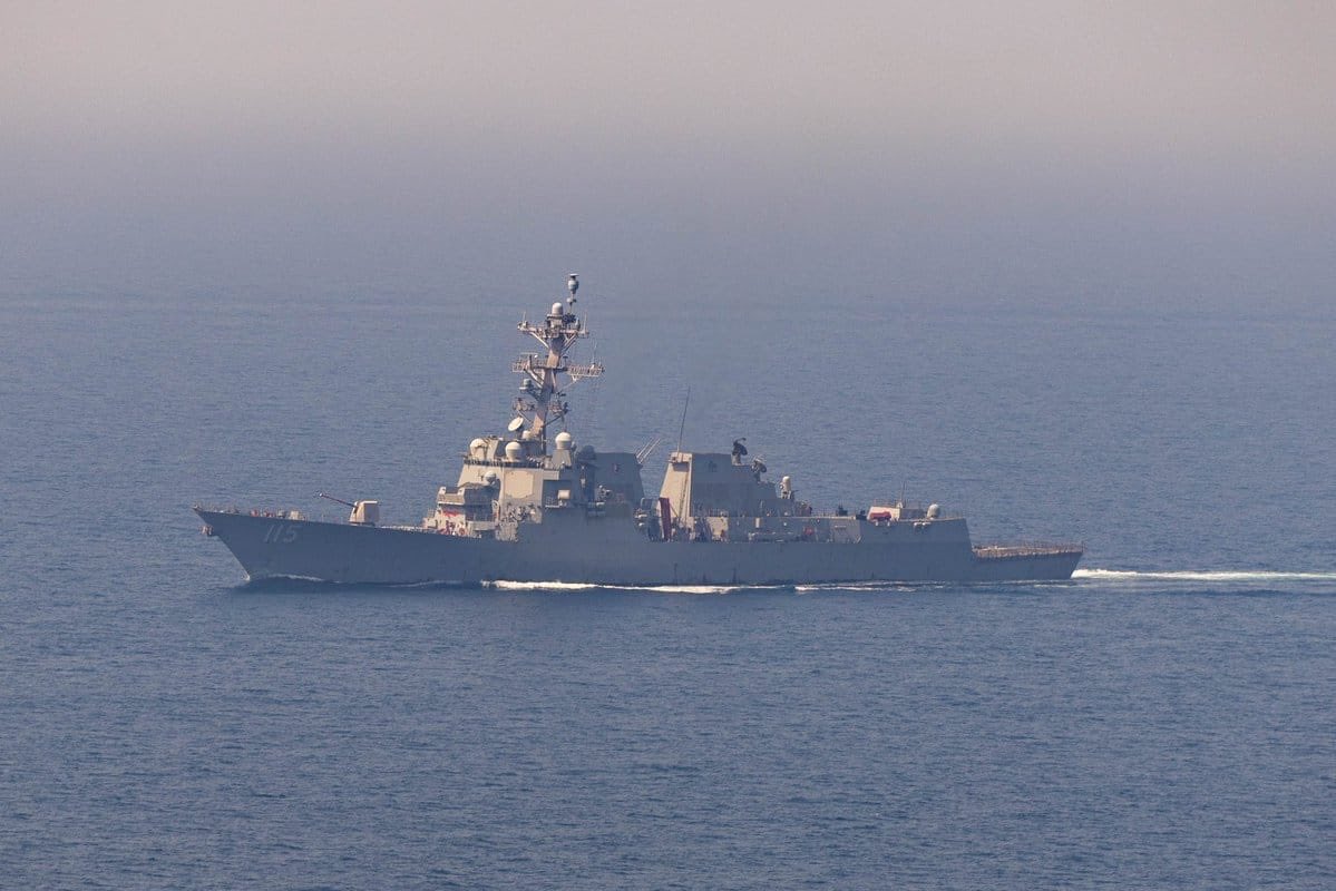 🇺🇸 القيادة المركزية الأمريكية (CENTCOM):

📌 لا يزال الحصار البحري الأمريكي المفروض على إيران سارياً ويجري تنفيذه بالكامل. وحتى اليوم، قامت قوات القيادة المركزية بتحويل مسار 58 سفينة تجارية، وعطّلت 4 سفن أخرى منذ 13 أبريل/نيسان، وذلك لمنع هذه السفن من الدخول إلى الموانئ الإيرانية