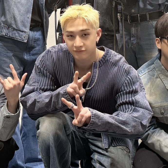 CHANBAHNGLOOKS's tweet photo. https://t.co/q66HF7peAg