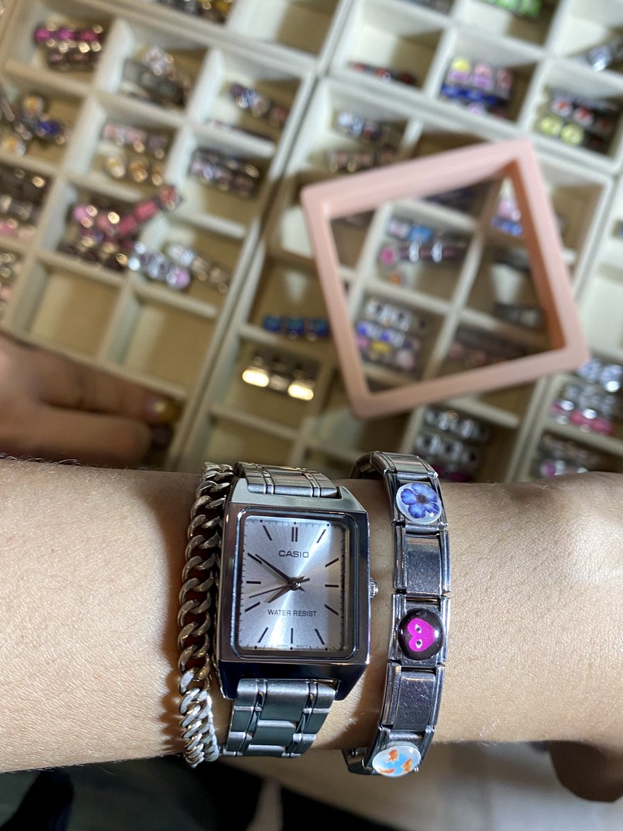 shateIit's tweet photo. @tanyarlfes analog 🤞🏻🤞🏻🤞🏻

https://t.co/B5wXFA1zmQ https://t.co/0tw9InVUl5