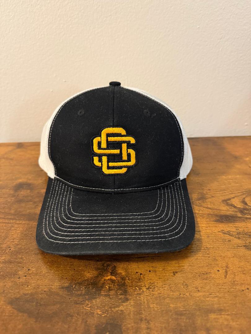 EarnedFunAvg's tweet photo. The hats we wore during our recording with Derrick Welsh, the GM of the @Copperheads. Derrick had the Copperheads SOC hat. Johnny had a @memphisredbirds hat. Eric had a @CapeCatfish hat. https://t.co/CwZdW43Pjl