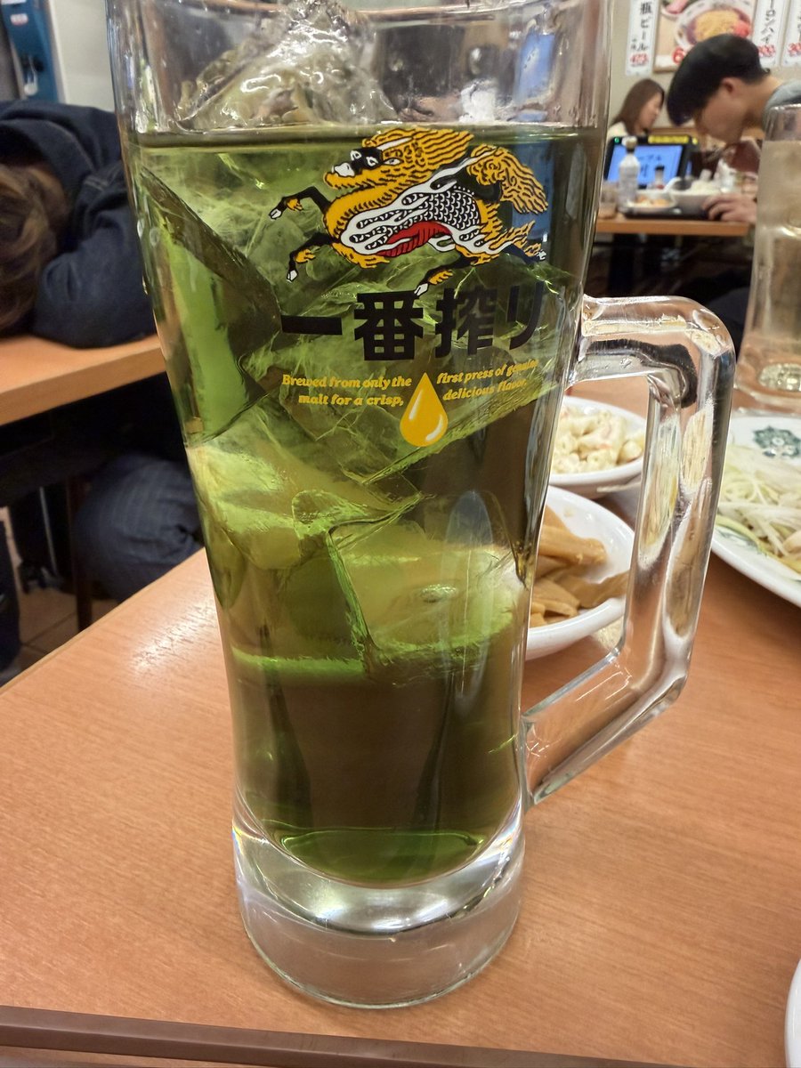 gksusg's tweet photo. 洗剤みたいな酒、味はも解らぬ。 https://t.co/Ib1tYS0EQc