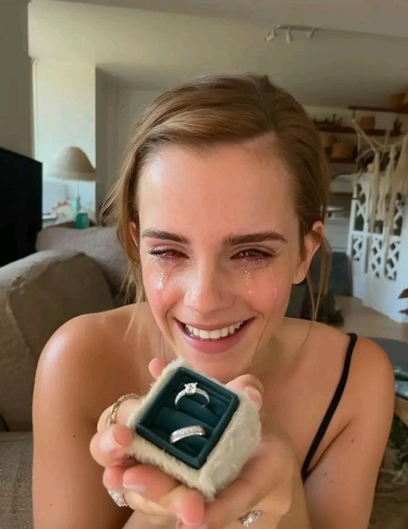 Emma Watson tweet media