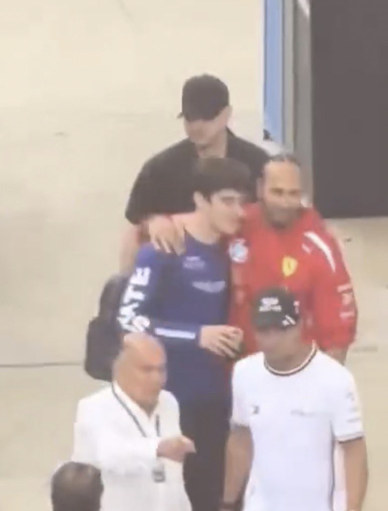 hernanf143's tweet photo. @FormulaPace Hamilton fans react to the incident: 😭🤬😡👊😭😡

Hamilton: https://t.co/1WpoddIfrK