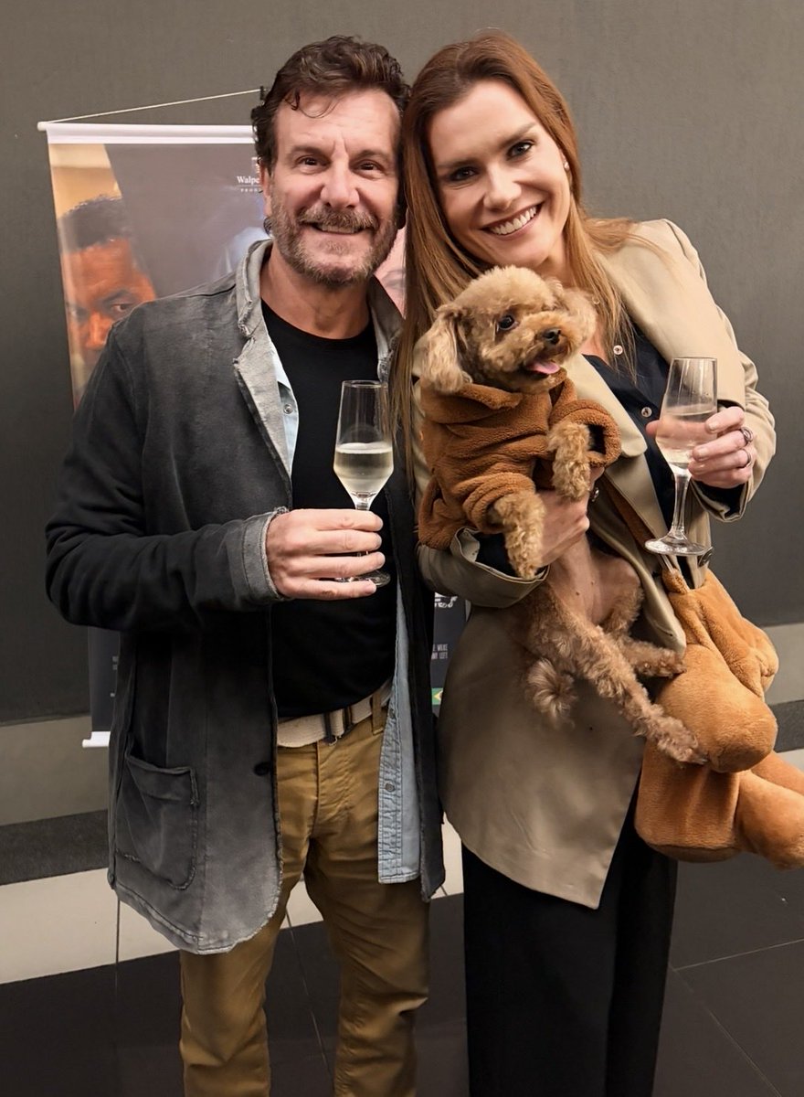 anesiderman's tweet photo. A Lisa foi a verdadeira estrela da estreia…
eu só fui a humana que morreu no filme 🎬

Ela chegou escondida dentro da bolsa de urso ted dela
parecendo literalmente um bichinho de pelúcia

E o melhor era ver a reação das pessoas quando percebiam:
“pera… isso é uma cachorrinha?” https://t.co/vZuSV61OCX