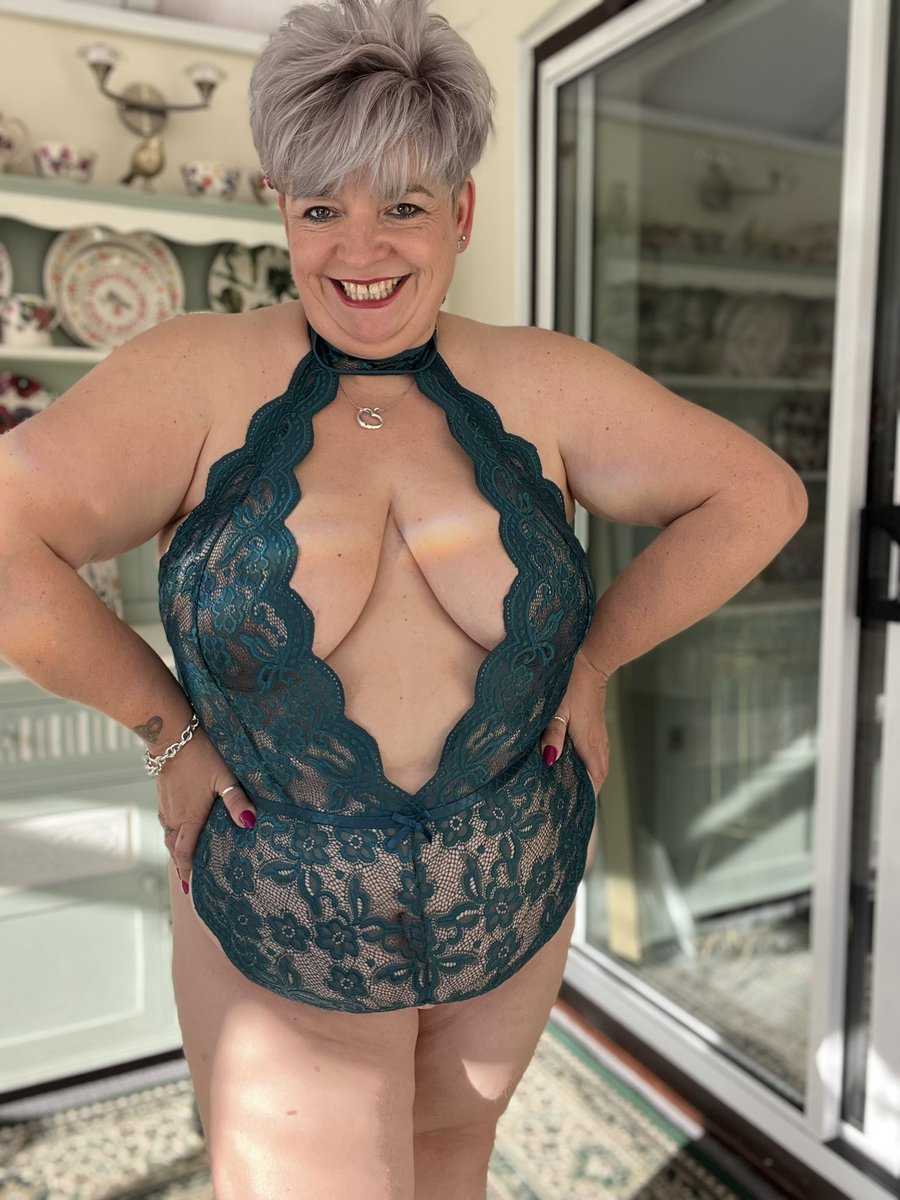 Mistresschloe tweet media