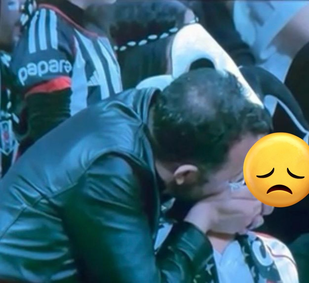 SafakMalatya_'s tweet photo. Trabzonspor'un neredeyse YARISI YOK. Beşiktaş'ın son iç saha maçında TAM KADRO bu kadsr kötü oynamaya hakkı yok. Şu tribündeki çocuklara yazık... Neredeyse tüm çocuklar üzgün. Babalar, anneler çocukları teselli ediyor... https://t.co/BYCoXfR8tM