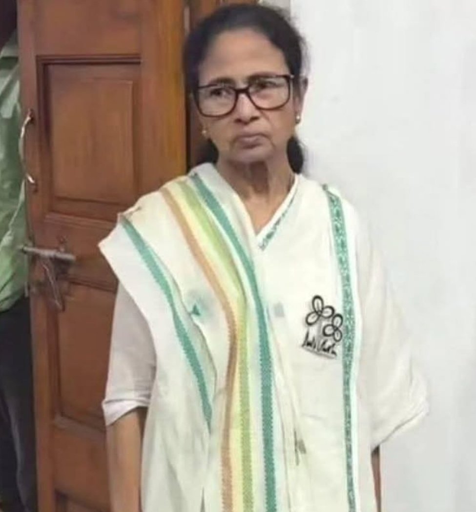 Satya8688's tweet photo. विधानसभा जानही सकती क्योंकि खुद अपनीही सीट हारगई
उपचुनाव लड़ेगीतो सुवेंद्रअधिकारी फिर सामने चुनौती देगा
राज्यसभा जाएगी तो किसीको इस्तीफ़ा दिलवाएगी,पार्टीमें फूटहोगी
लोकसभा का रास्ता29तक बंद है 
तोअब दीदी रोज सुबह उठकर करेगीक्या?
रम्बा रम्बा,कम्बा कम्बा,दुम्बा दुम्बा, बम्बा बम्बा, https://t.co/AF8wXpBJbe