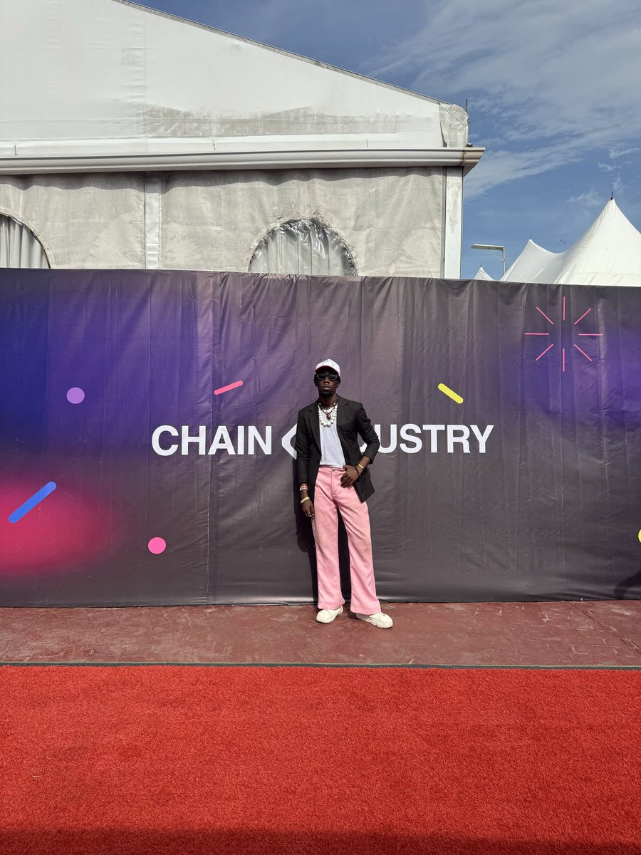 FHONZIGRAPHY's tweet photo. Out for the 5th year anniversary of @ChainDustry  ! 
Such a huge win 🏆 

My friends and I from the @ChaindustryACD turned up to support 🤍

Go web3 or go home !
I remain your mobile photographer and videographer 🎥📸

#creative 
#chaindustry 
#CBW https://t.co/pjuEiwOuSG