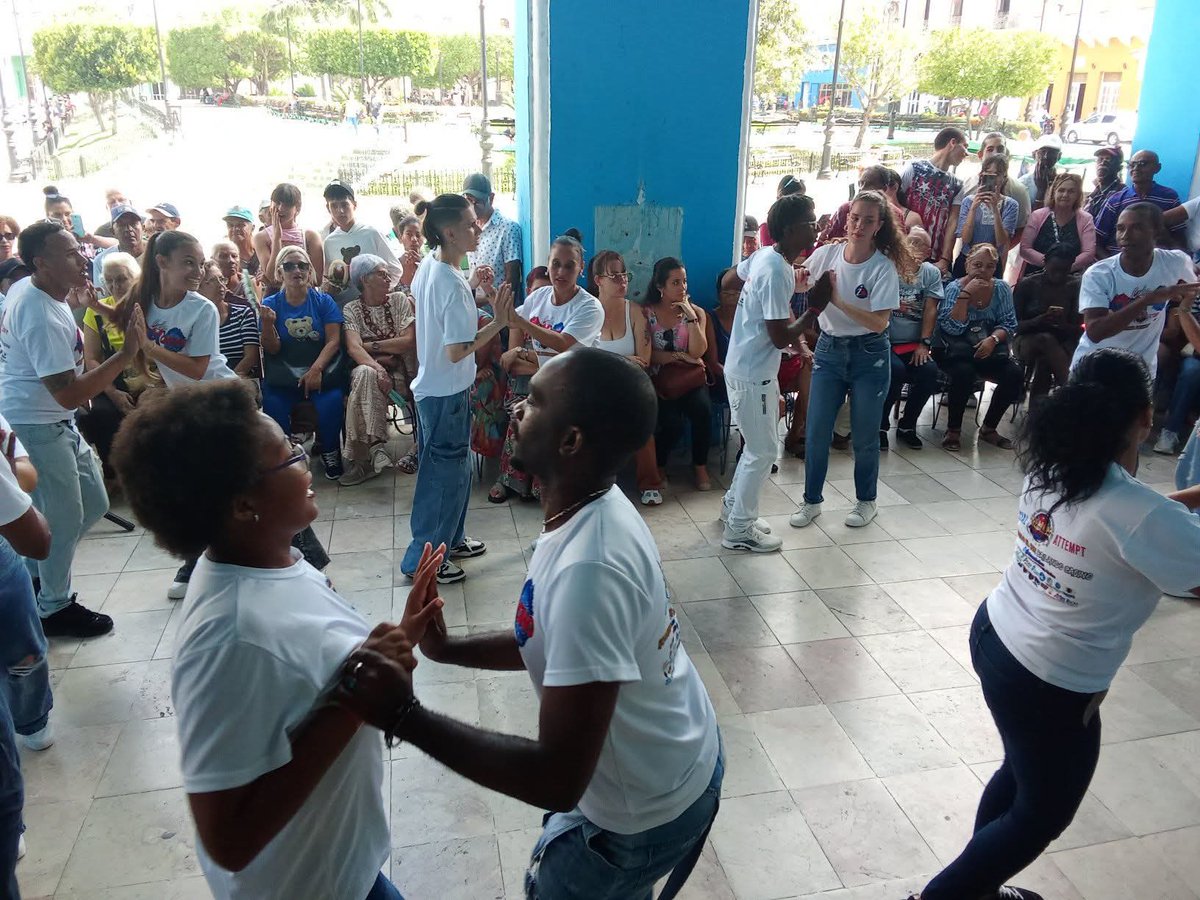 cpcc_sspiritus's tweet photo. #MásMomentos de la Simultánea de Ruedas de Casino en los portales de la Casa de Cultura de #SanctiSpíritus en el día de #Hoy

#CasasDeCulturaSS #SimultáneaDeCasino https://t.co/RiLtrkXczN