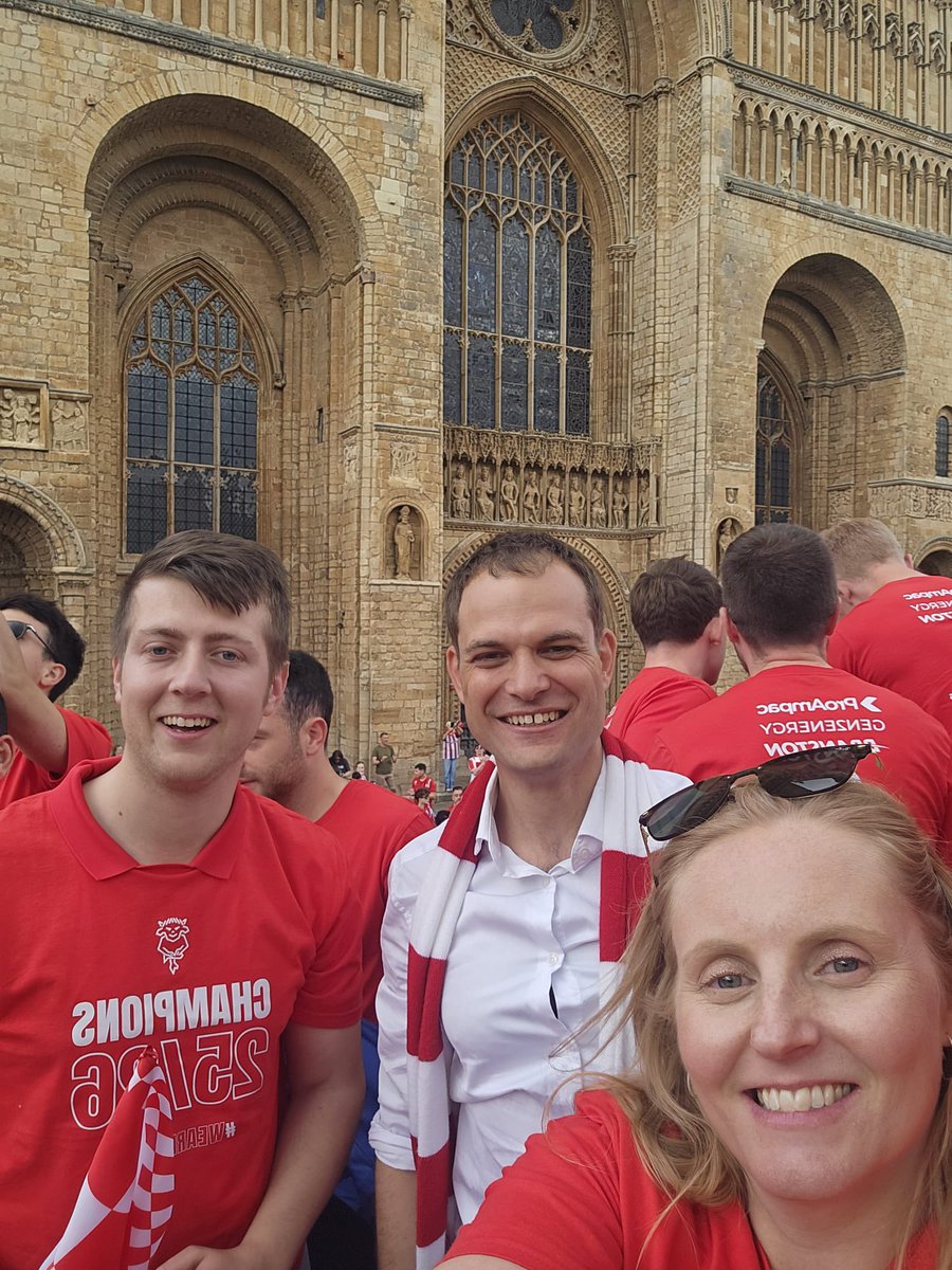 HFalconerMP's tweet photo. Some more from an unforgettable parade https://t.co/PTILyEpX5C