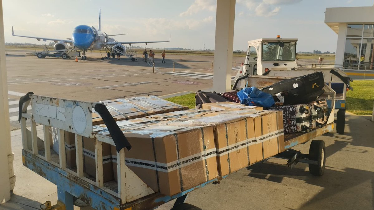 GustavoPuccini's tweet photo. Desde el Aeropuerto Internacional de Sauce Viejo, Diagramma, una pyme santafesina concretó una nueva exportación de fermentos lácteos hacia Paraguay, demostrando el enorme potencial productivo de nuestra provincia y la capacidad de nuestras empresas para competir en el mundo.

Cada operación que sale desde Santa Fe significa más trabajo, más desarrollo y más oportunidades para nuestras industrias.

Desde la gestión que conduce @maxipullaro estamos fortaleciendo la logística, la conectividad y las herramientas que necesitan quienes producen, invierten y generan empleo, porque creemos en una provincia que lidere el crecimiento productivo de la Argentina.