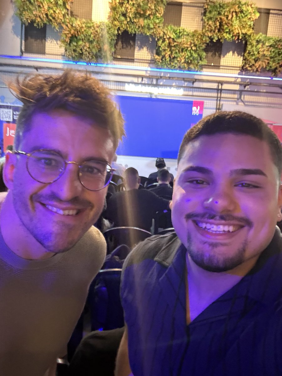 Redrodrigoc's tweet photo. @enunomaduro Obrigado por ter vindo ao Brasil 🇧🇷, que venha mais vezes. E ao @danielhe4rt por viabilizar tudo isso, vocês são fodas 💜@He4rtDevs https://t.co/q4BZ63E423