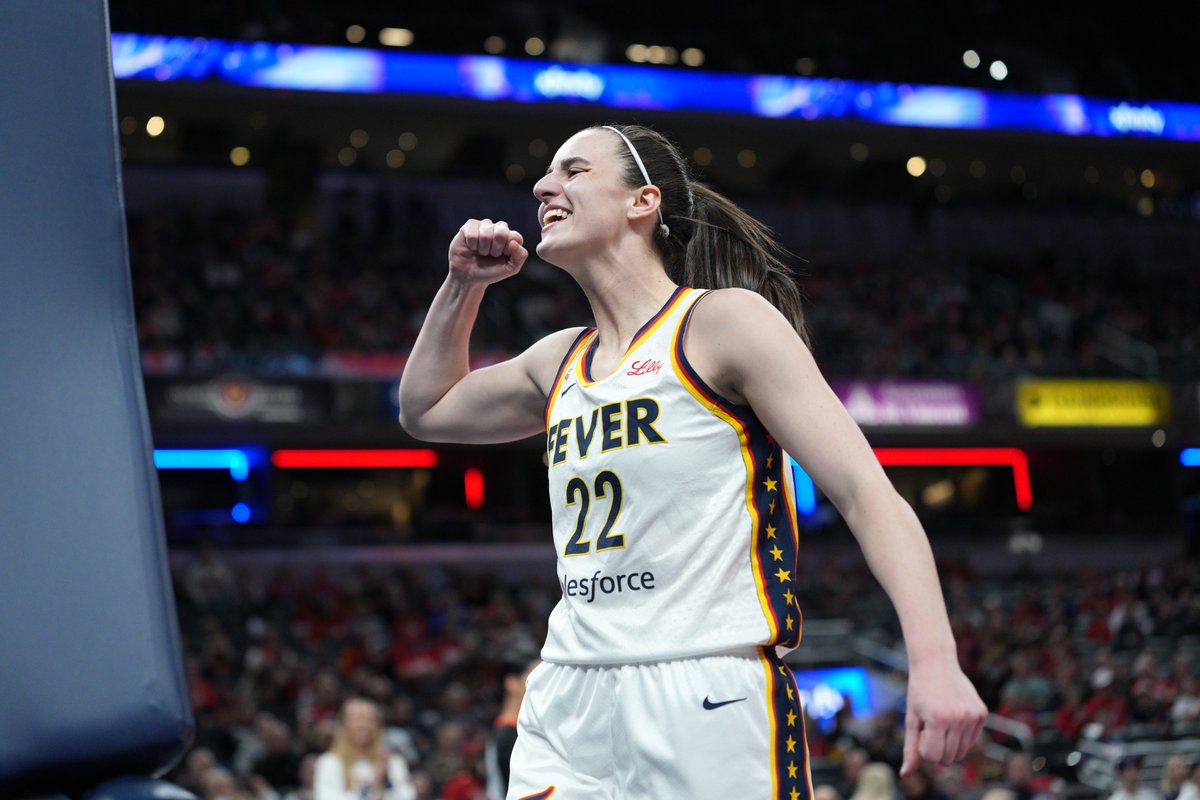 FDSportsbook's tweet photo. The fastest player in WNBA history to reach:
🏀 1,000+ points
🏀 250+ rebounds
🏀 250+ assists
CAITLIN CLARK IS GENERATIONAL 😤 https://t.co/yzhvHVvyPT
