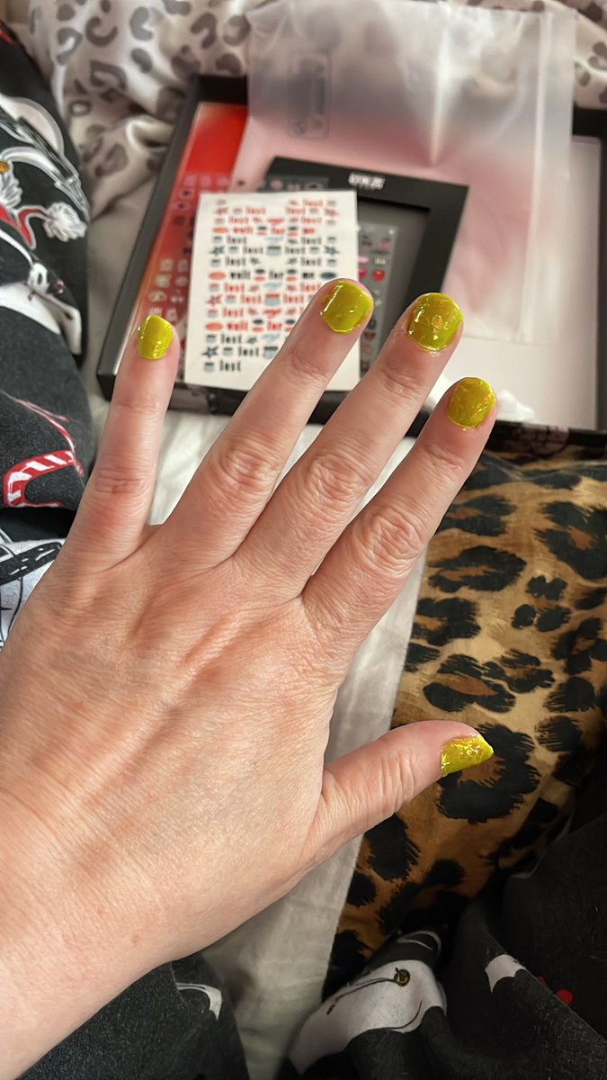 tattood_beauti's tweet photo. I went with green for my fingers, some glitter, Iโm not the best at polishing my own fingers and toes but I try. I have decals still from #UNDN sets so the toes got little treats
@machinegunkelly is this how you like it?
#ESTXX4LIFE #Smooches๐ #XOXORiRi #whitetoenails https://t.co/qg2i9qKSa6