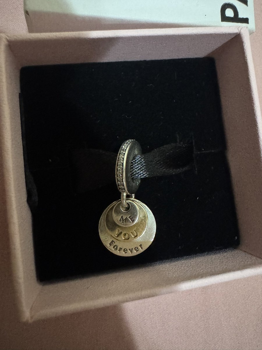 Goldapple_susan's tweet photo. ส่งต่อติ้ง Pandora You &amp; Me Forever Dangle Charm ทูโทน ทองแท้ 14K 

ราคา 850 ส่งฟรีค่ะ

นัดรับได้โซนกทม.-นนทบุรี
 #ส่งต่อpandora https://t.co/OdqfBfcDgB